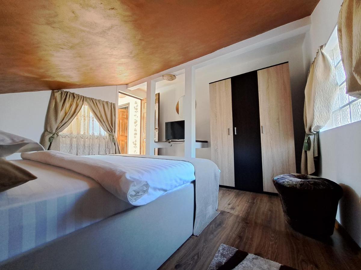 Shelby Accommodation -Adult Only- Sinaia Kültér fotó
